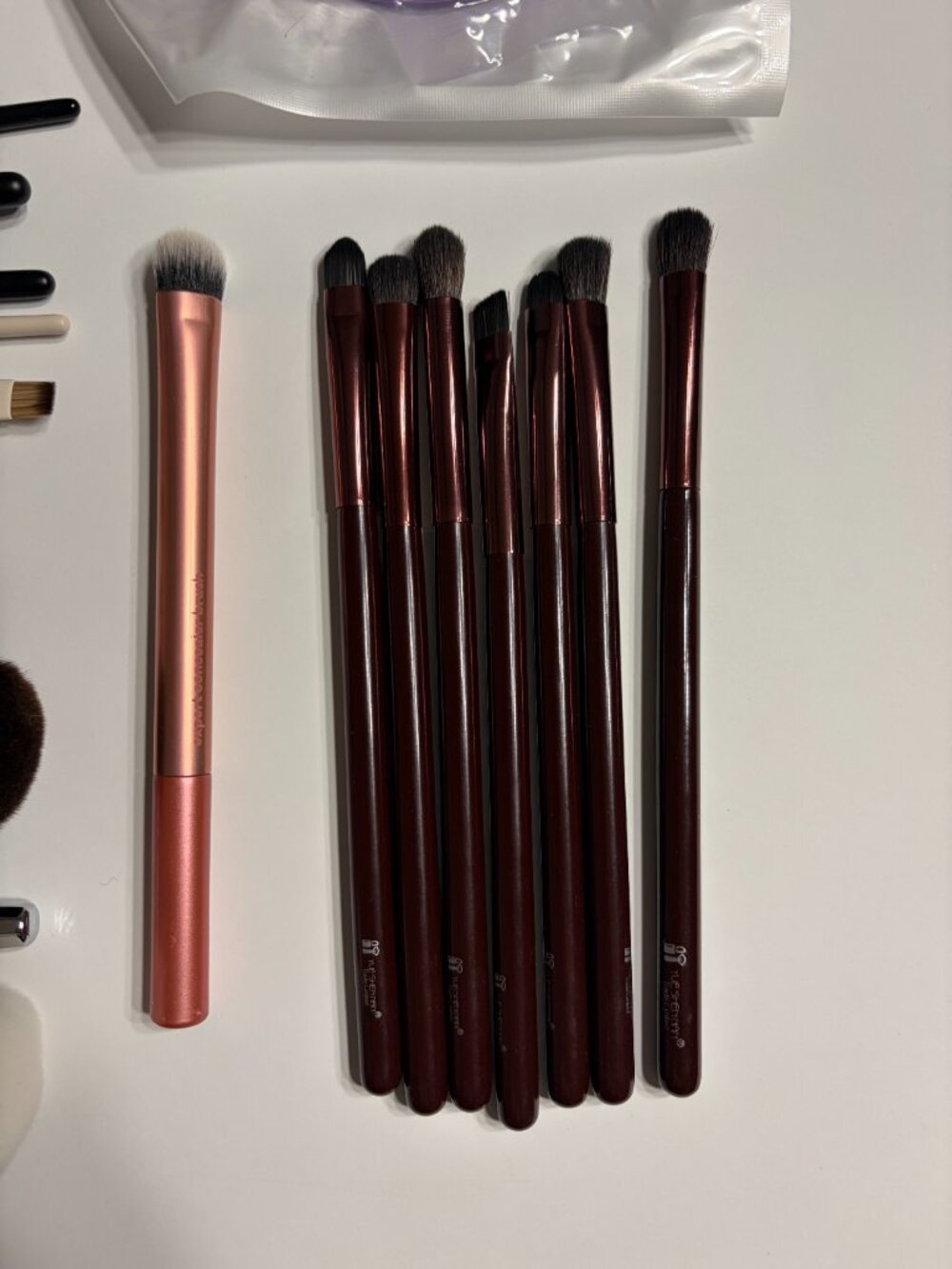 LOT: Makeup Brushes (31) with Estee Lauder Cosmetic Bag and Brush Cleaning Pad - Picture 4 of 14